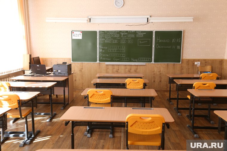 В Кургане наградили педагогов и руководителей образовательных учреждений. Фото