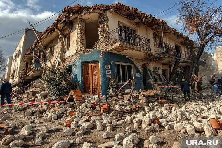 В Турции произошло мощное землетрясение, обрушились дома: что известно к этому часу