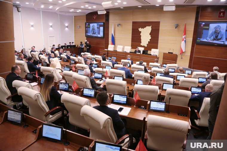 Пермские депутаты начали исполнять решение суда о назначении директоров школ
