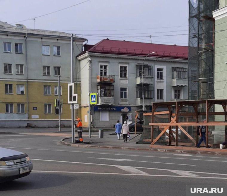 В центре Кургана устанавливают новые светофоры в месте, где часто происходят ДТП. Фото, видео