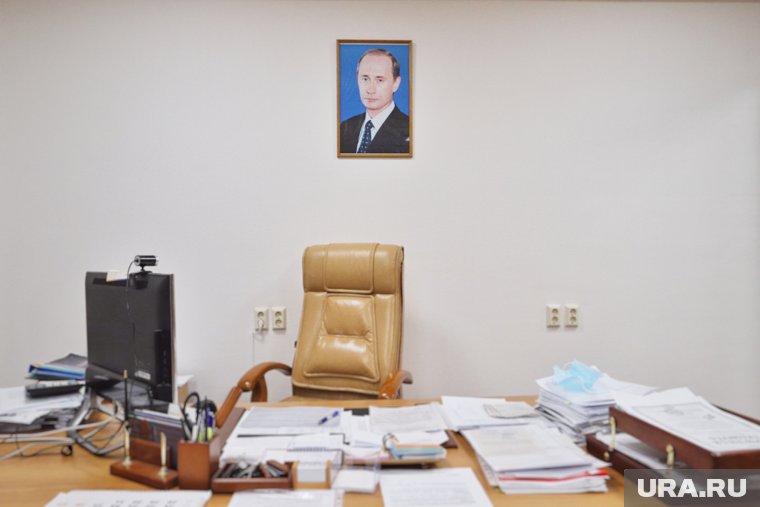 Путин принял отставку губернатора Курской области Смирнова