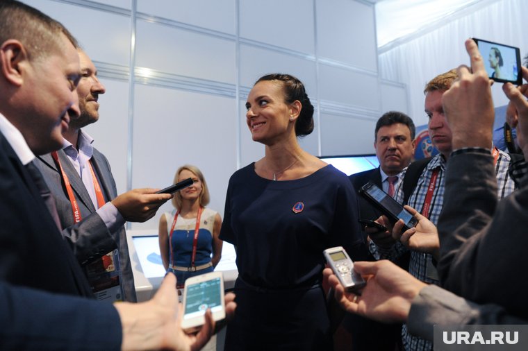 В России отреагировали на блокировку счетов Исинбаевой: что ждет спортсменку