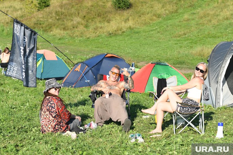 Фанаты рока разбили палаточный городок под Тобольском. Фоторепортаж