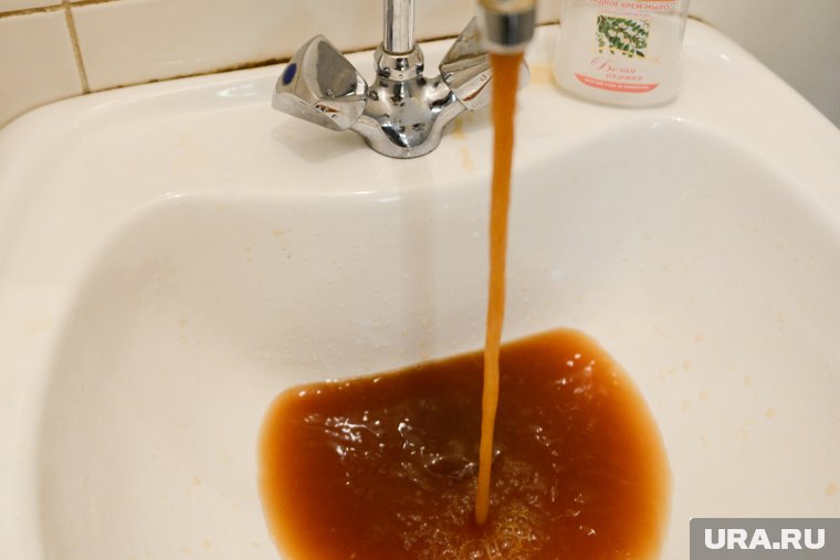 Роспотребнадзор ХМАО объяснил причины появления ржавой воды в квартирах сургутян