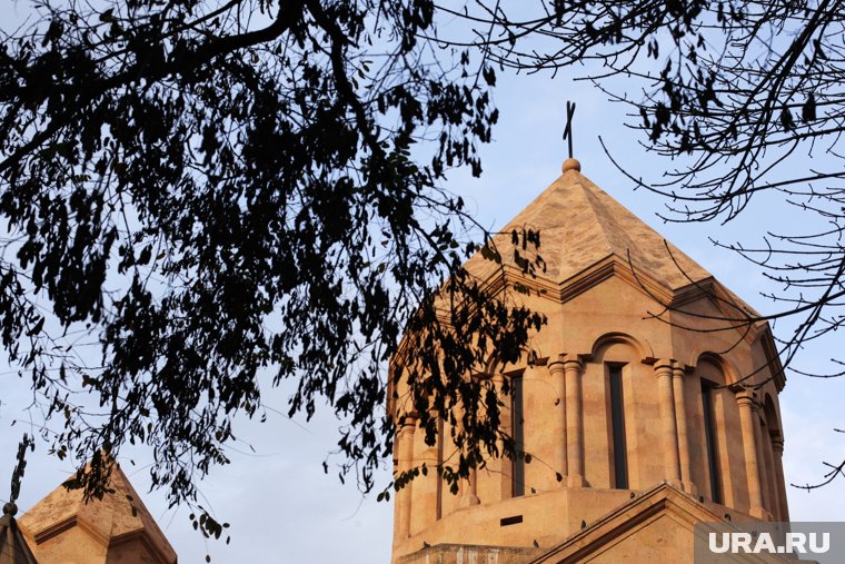 К главе Ширакской епархии Армянской апостольской церкви пришли с обысками