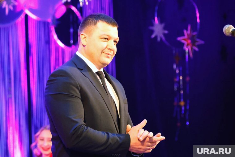 Мэр Науменко вручил награды лучшим учителям в Кургане. Фото