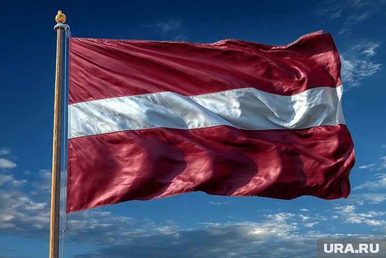 Латвия возобновила угрозы русским старикам: кому и за что грозит депортация