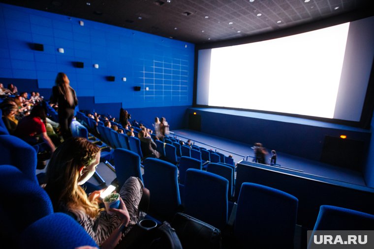 Лучшие сериалы на новогодние праздники: комедии, драмы и детективы