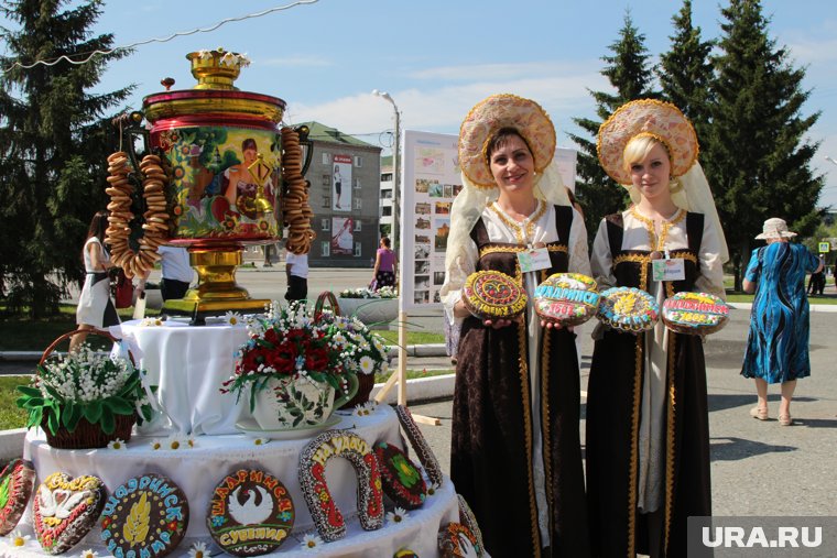 Гигантский пряник испекли в Шадринске. Фото