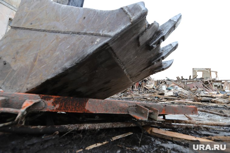 «Памятник архитектуры крушили тракторами»: как в Кургане сносили каменный особняк Розинга. Фото