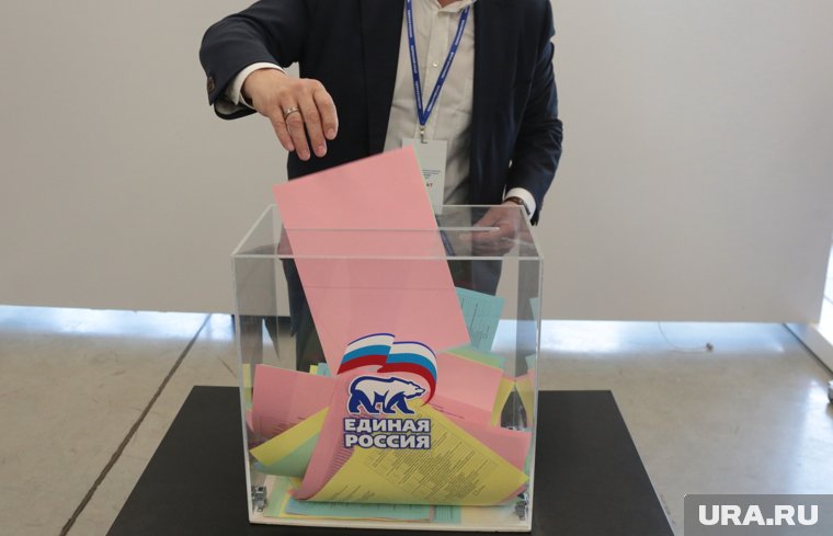 Единороссы массово снимаются с новосибирских выборов в пользу КПРФ