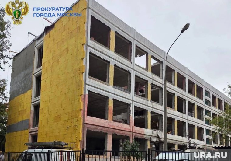 Появились кадры с места обрушения плиты на стройке в школе Москвы: новые подробности трагедии