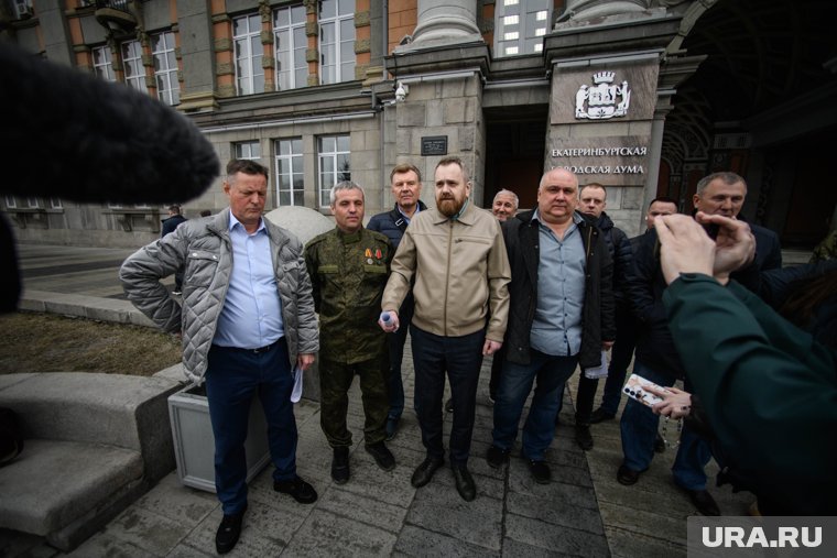 «Сферу уничтожают»: владельцы киосков и бойцы СВО пытаются спасти бизнес от властей Екатеринбурга. Фото, видео