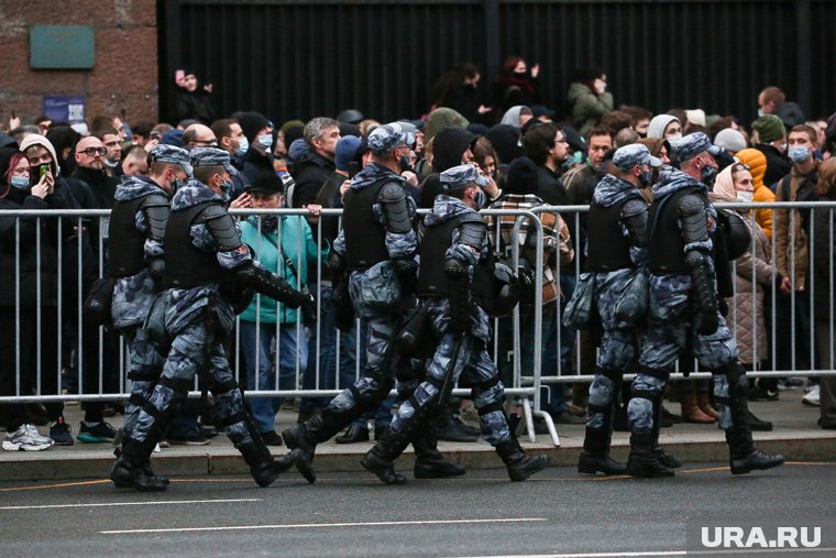 В Белграде протестующие перекрыли улицы у администрации президента Сербии