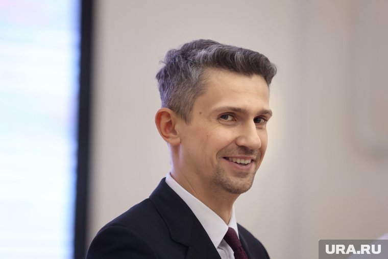 «Все бегут, и я бегу»: курганский вице-губернатор Алексеев пробежал марафон в ЦПКиО. Видео