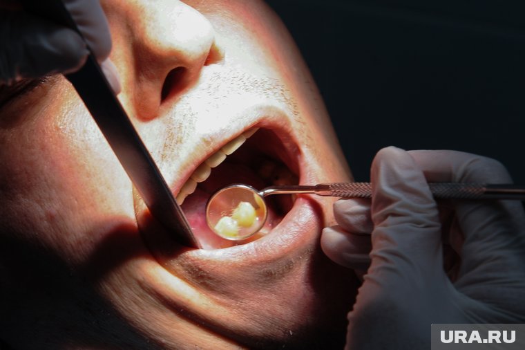 Россияне стали ставить себе китайские зубы