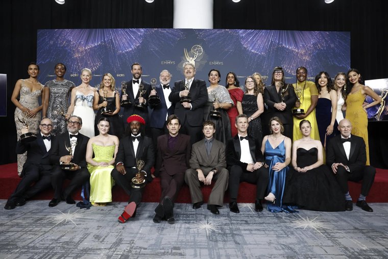 От подростковой драмы до голливудской сатиры: обзор итогов «Эмми-2025», фото