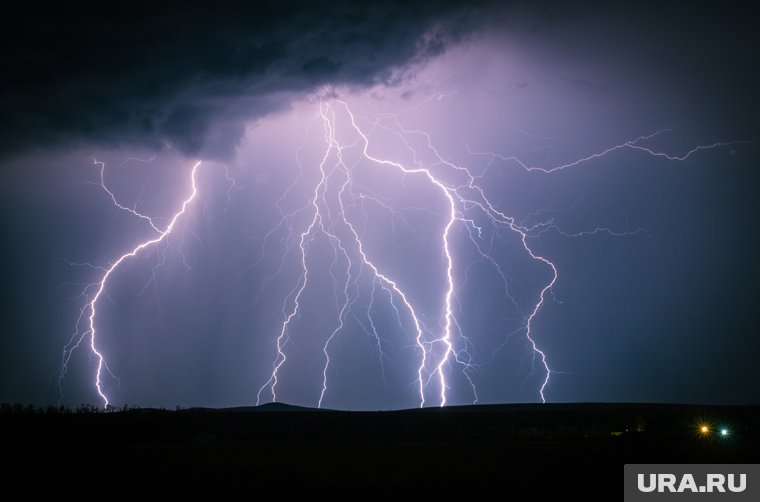 Удар молнии убил мужчину, женщину и подростка на территории отеля в Тульской области: детали трагедии