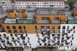 Крыша течет, щитки искрят: что происходит в элитной новостройке Кургана с самыми дорогими квартирами. Видео