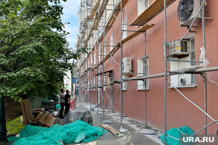 В Кургане завели новое дело из-за падения лесов на человека у гостиницы «Москва». Видео