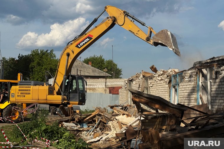 На набережной Кургана сносят дома для строительства ЖК с подземным паркингом. Фото, видео