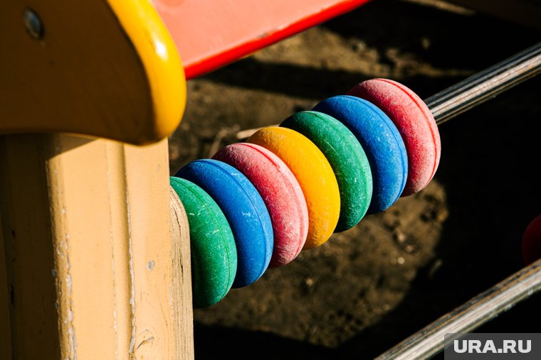 «Упал, пробив голову»: в Челябинске детсадовца увезла из парка реанимация