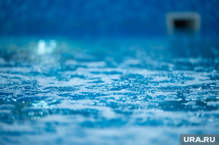 Крыша школьного бассейна обрушилась во Владивостоке: что произошло, реакция властей