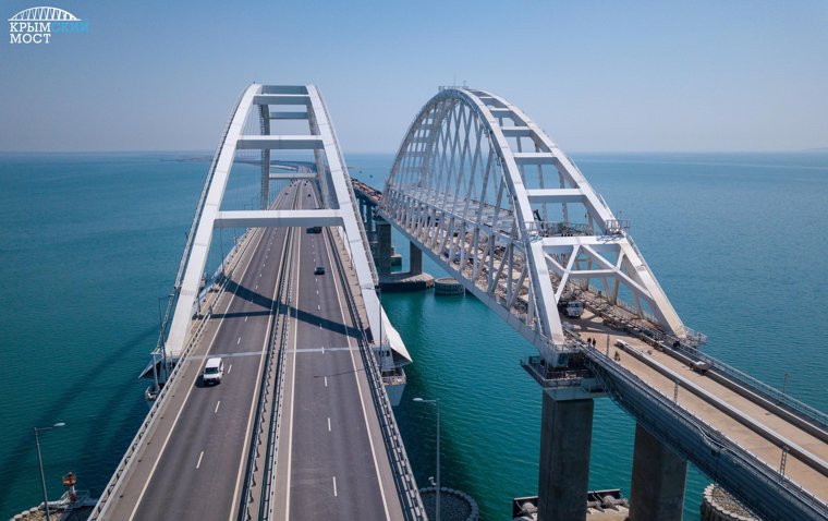 На Крымском мосту образовалась большая пробка