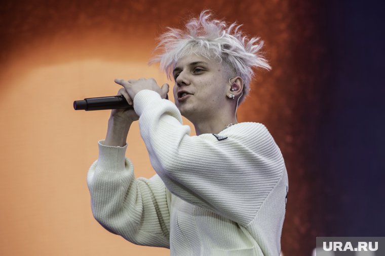 Анне Пересильд приписали роман с молодым певцом