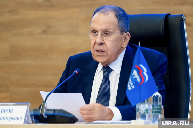 Глава МИД РФ посоветовал Зеленскому почитать конституцию Украины