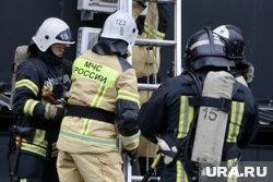 В Подмосковье пожар охватил два этажа торгового центра «Пионер». Видео