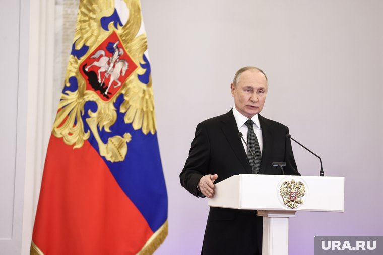 Путин вручил награду пермяку, взявшему золото Паралимпиады в Париже. Скрин