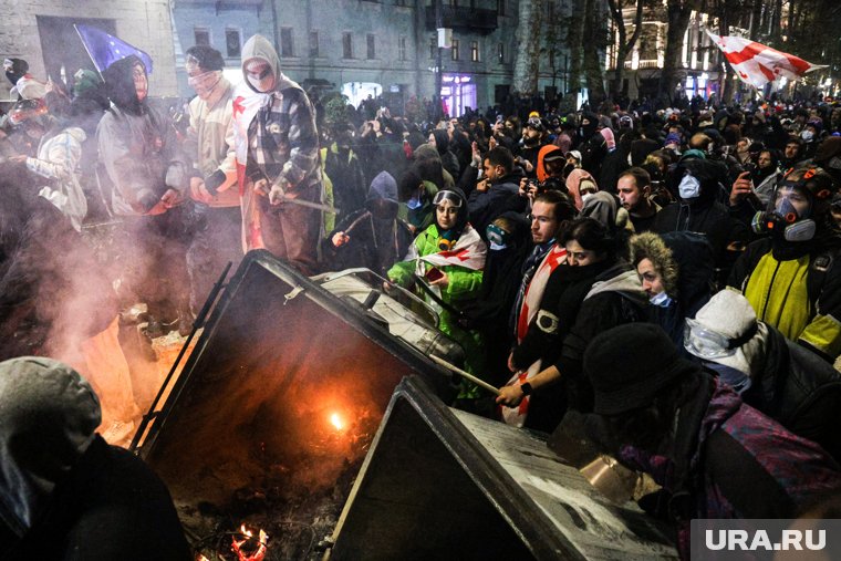 Более 100 человек задержаны на митинге в Тбилиси: что сейчас происходит в Грузии. Фоторепортаж