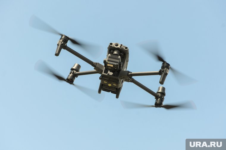 Жители Иркутской области пытались сбить вылетавшие из фуры БПЛА камнями. Видео