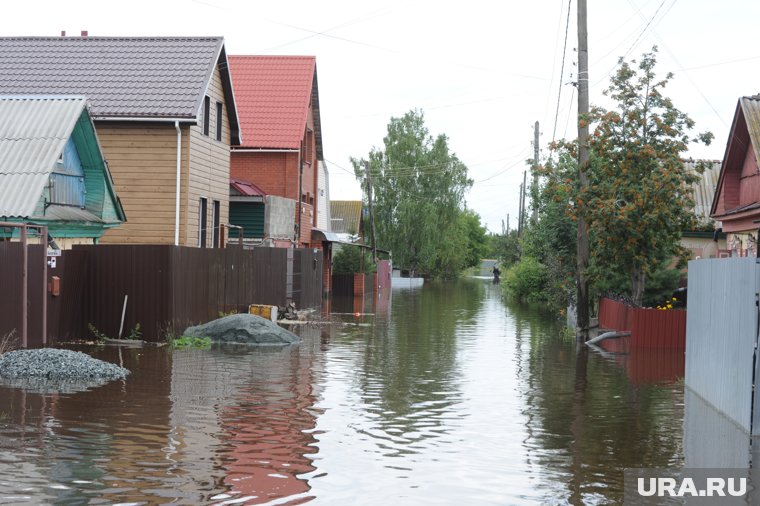 Улицы ушли под воду: что происходит на Кубани, где реки вышли из берегов, затопив целые поселки. Фоторепо...