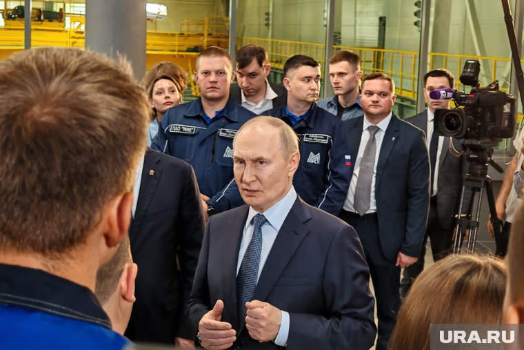 Запустил цех, назвал металлурга хитрюгой, пообещал новый аэропорт: чем запомнился визит Путина в Магнитогорск