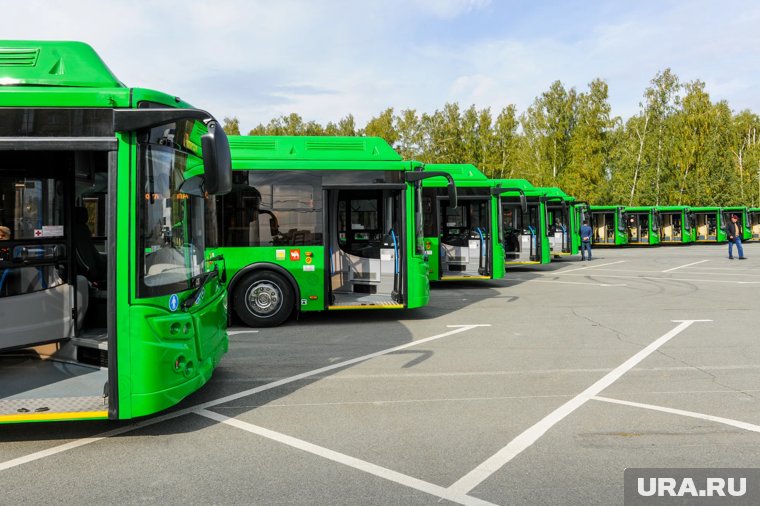В День города в Челябинске пройдет фестиваль транспорта с ретро-автобусами и катанием на багги. Афиш...