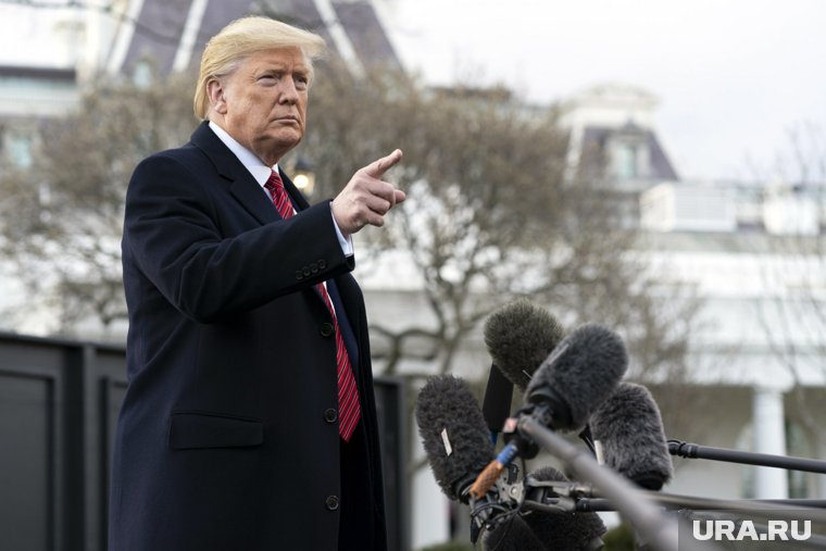 Трамп публично поругался с Медведевым