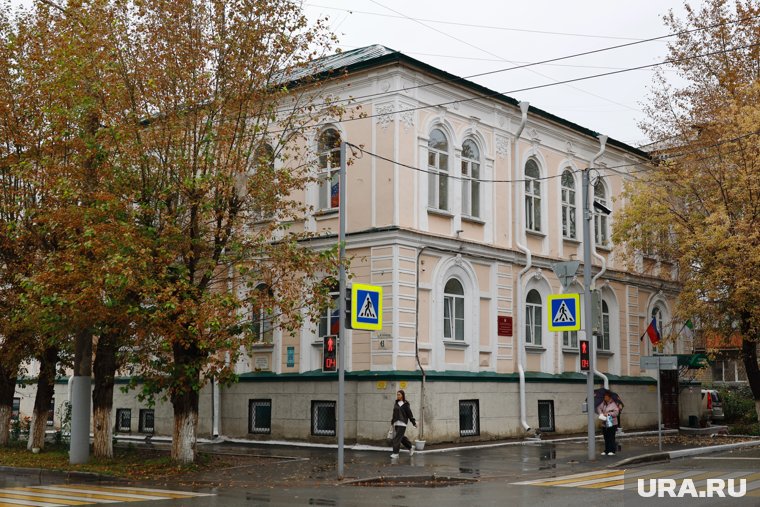 Первый кирпичный дом Кургана служит детям уже 162 года по завету автора «Конька-горбунка». Фото, видео