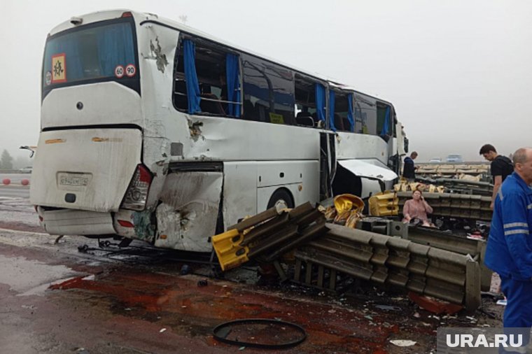 Весь всмятку: как выглядит автобус, попавший в ДТП под Тулой