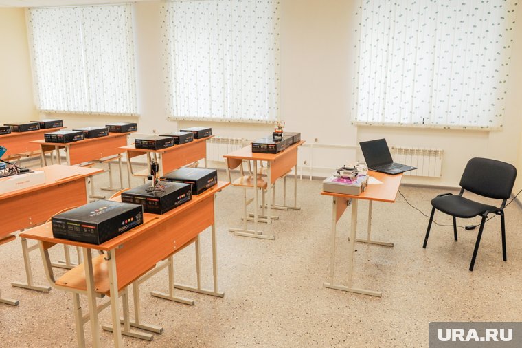 Десятки тысяч учителей рискуют остаться без работы