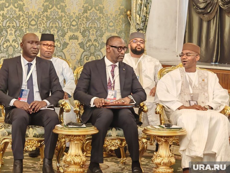 Путин принял в Кремле главу переходного правительства Мали: о чем договорились лидеры. Видео