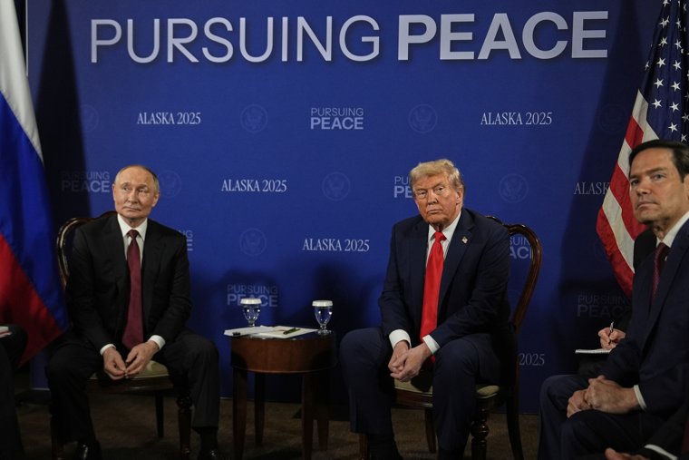 «Трамп молчал, а Путин говорил по-английски»: реакция западных СМИ на встречу на Аляске