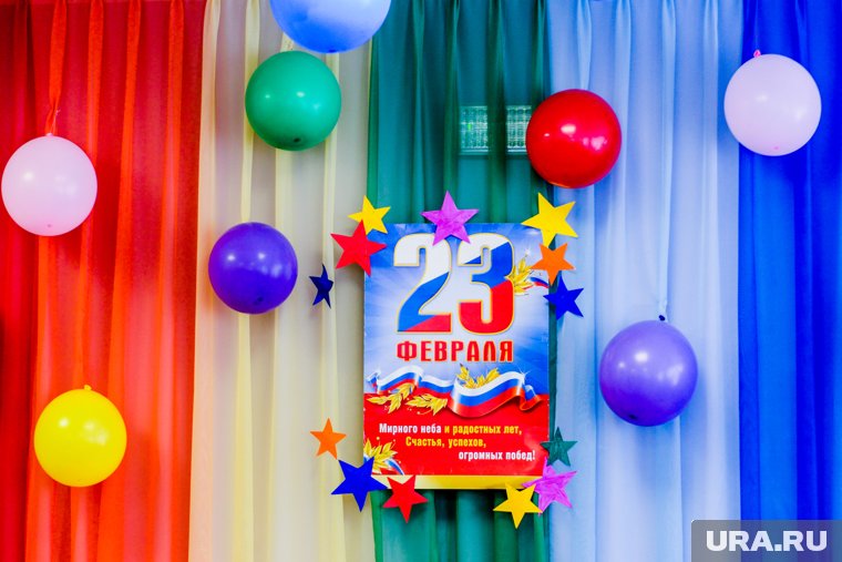 Что подарить мальчикам в школе на 23 февраля 2025: топ-50 лучших идей