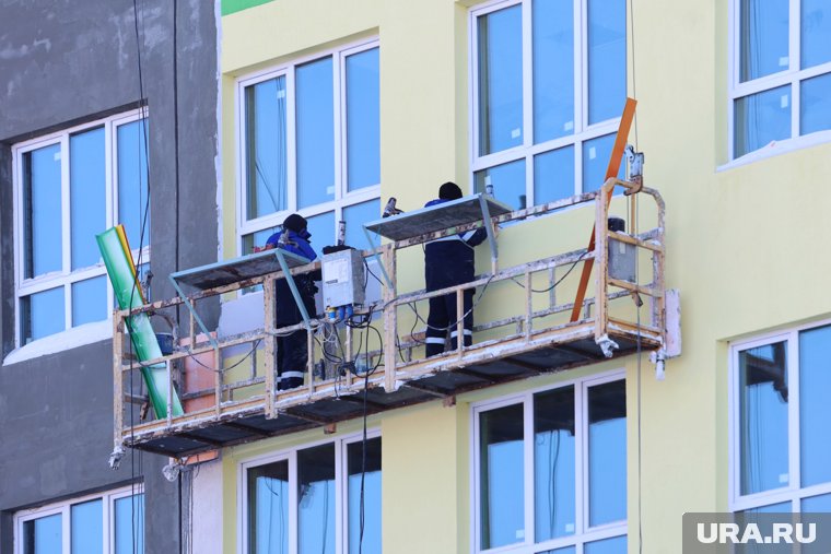 В Кургане застройщик докупил материалы для скандальной школы, испугавшись следствия. Фото, видео