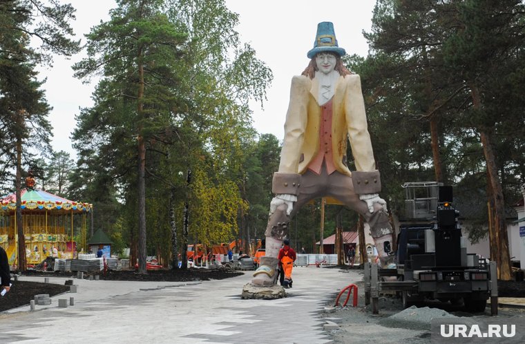 Что известно о фирме, у которой парк Гагарина покупал ненужные аттракционы