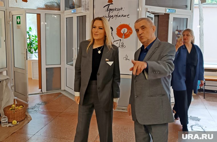 Депутат Госдумы Лантратова привезла подарок в самый знаменитый челябинский лицей. Фото