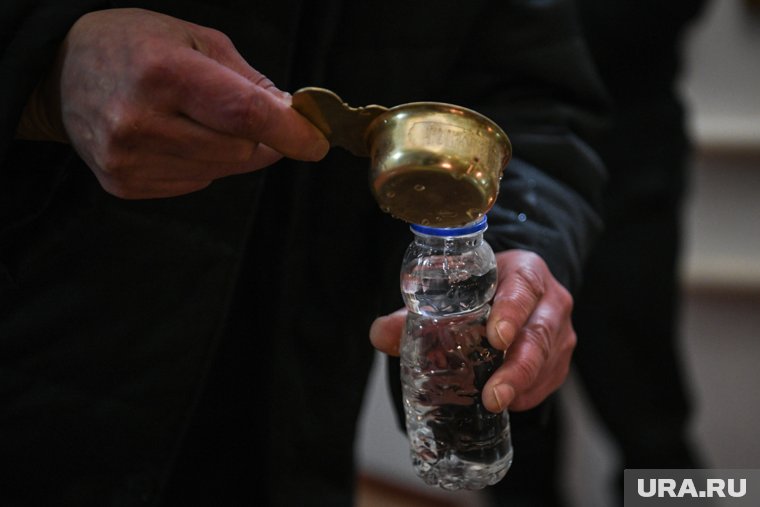 Открытки с Крещением: поздравления для друзей и близких