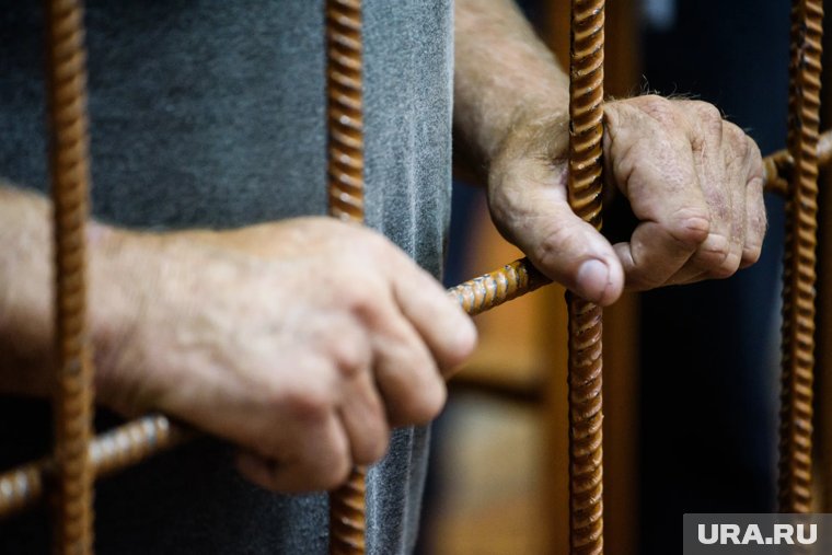 Курганский пристав, арестованный за подделку более 50 документов, не смог выйти на свободу