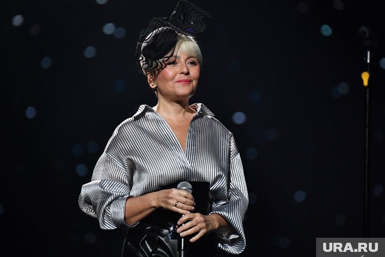 Недвижимость в США, бизнес в России и уход со сцены: певице Анжелике Варум — 56 